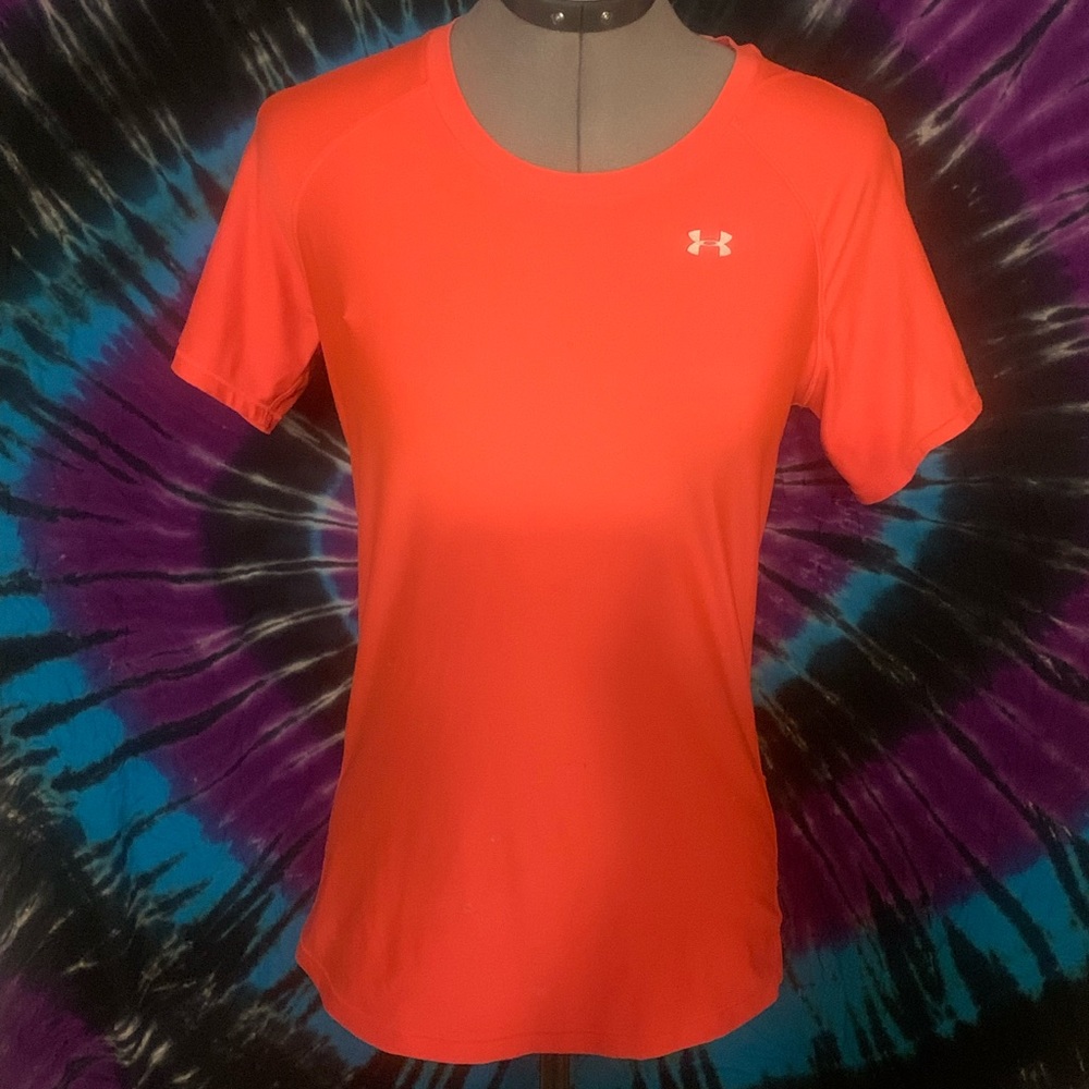 Selling this nice UNDER ARMOUR workout, ever-day t-shirt!!